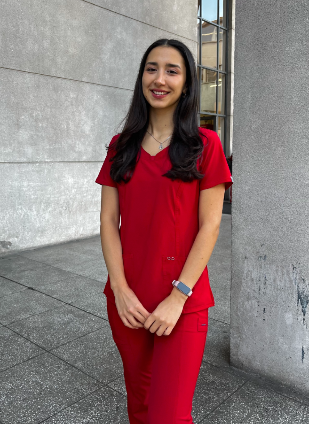 Colomba Formas es matrona de la generación 2024 de la Escuela de Obstetricia y Puericultura; actualmente cursa el Magíster en Educación en Ciencias de la Salud, lo cual compatibiliza con su actividad docente y clínica en el Hospital Luis Tisné.