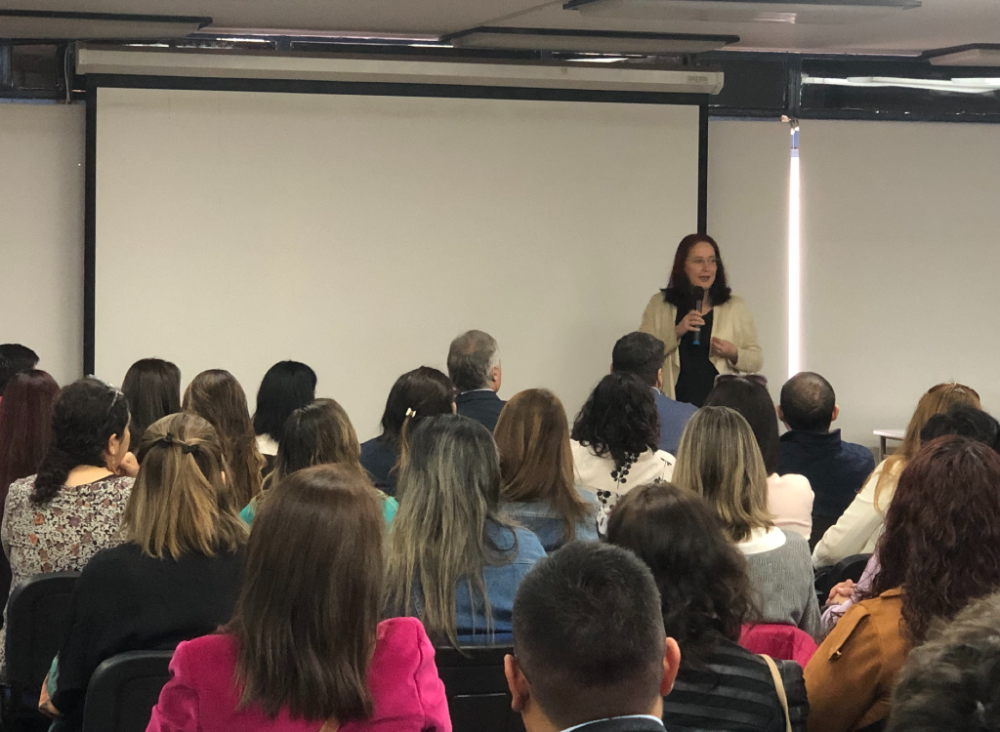 La doctora Ulrike Kemmerling relevó la gran cantidad de asistentes a este encuentro convocados por su interés en el tema de las habilidades transversales en simulación 