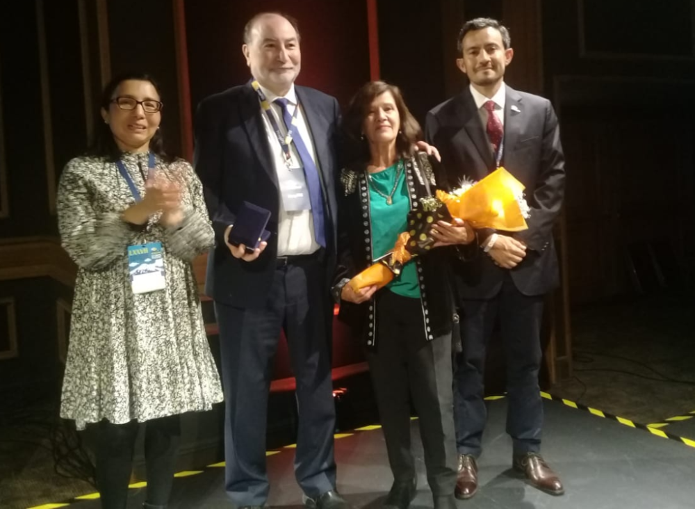 El doctor David Sáez Méndez, del Departamento de Neurología Sur de nuestro plantel recibió la medalla “Prof. Guillermo Brinck”, por su destacada trayectoria académica y docente