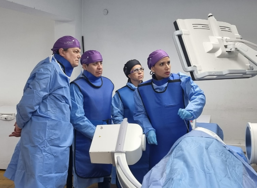 El curso está orientado a ofrecer a los inscritos formación práctica médica de calidad internacional en el tratamiento de los pacientes con dolor crónico, uniendo conocimientos de aspectos básicos y clínicos