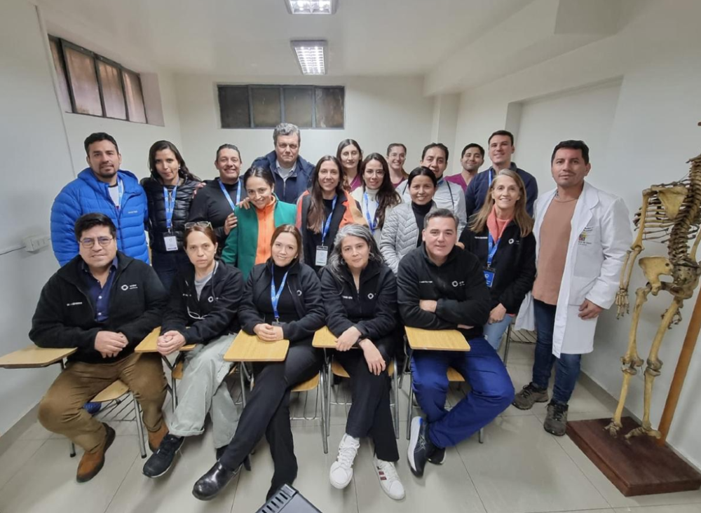 La actividad fue dirigida por la dra. Eva Mercado y contó con los dres. Wendy Rojas, de Bolivia; Juan Pablo Paladino, de Buenos Aires; Nicole Silva, del Hospital del Salvador, y Julio Cárdenas, académico del Departamento de Anatomía y Medicina Legal de nuestro plantel.