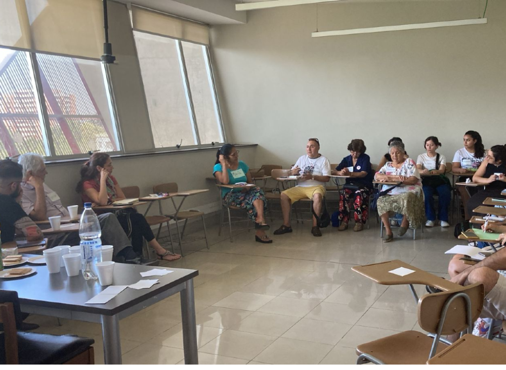 El grupo se reúne a trabajar mensualmente para afinar los productos del proyecto