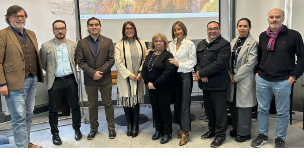 Profesores Ramón Fuentes, Fabrizio Cuevas, Renato Salvatierra, Carolina Smok, Mariana Rojas, Ruth Prieto, Enrique Montiel, Jovita Ortiz y Miguel Concha, conferencistas del encuentro.
