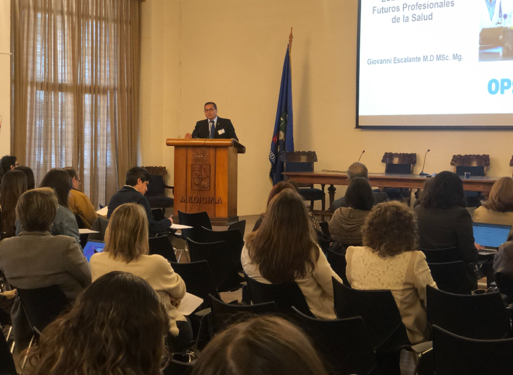 El doctor Giovanni Escalante, representante de la Organización Panamericana de la Salud, OPS en Chile, se refirió a la estrategia para la región y para nuestro país establecida por esta entidad 