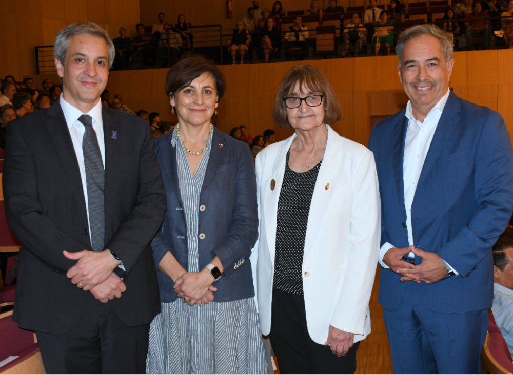Dres. Juan Pablo Torres, vicedecano de la Facultad de Medicina;  Ximena Aguilera, ministra de Salud; Rosa Devés, rectora de la Universidad de Chile y Miguel O’Ryan, decano de la Facultad de Medicina