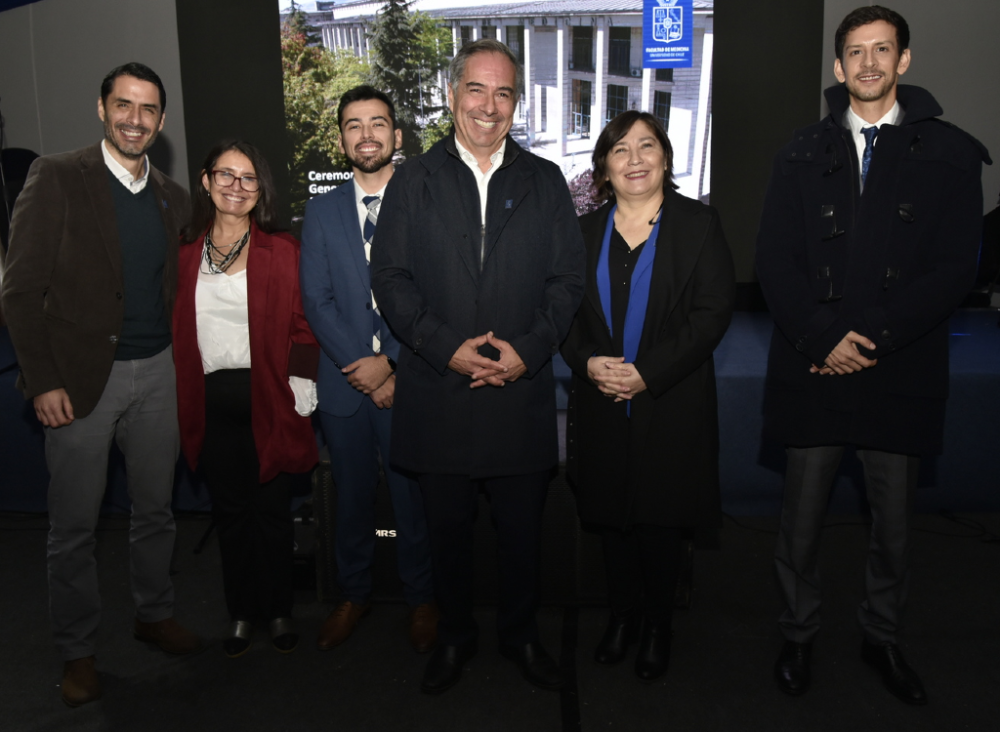 Profesor Pablo Quiroga, doctora Thelma Suau, doctor Felipe Carrillo, doctor Miguel O'Ryan, profesora Marcela Díaz y doctor Boris Marinkovic.