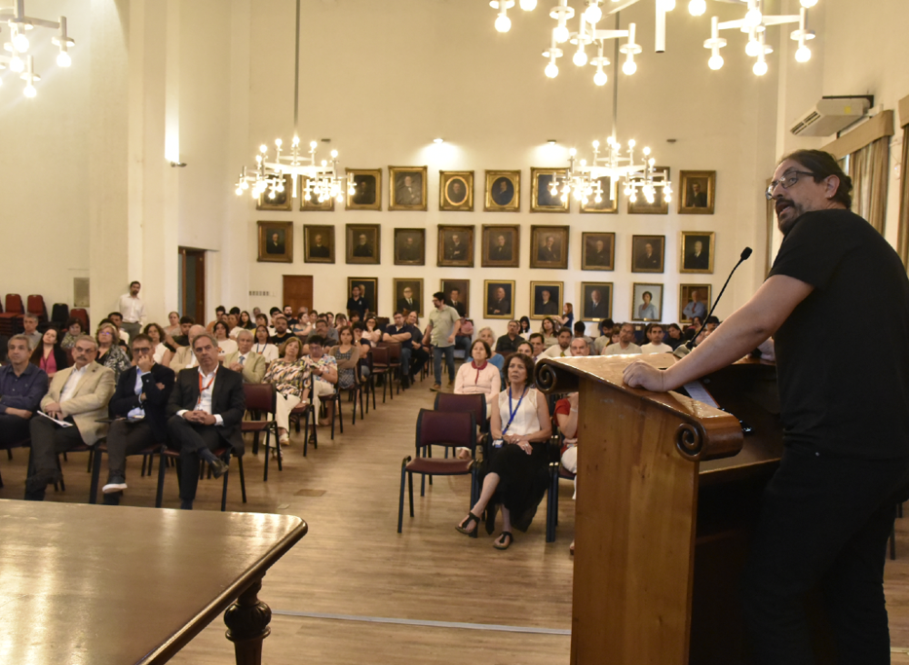 La conferencia magistral de este encuentro, “Ingeniería que salvó vidas”, estuvo a cargo del doctor Leonardo Basso, director del Instituto de Sistemas Complejos de Ingeniería, ISCI. 