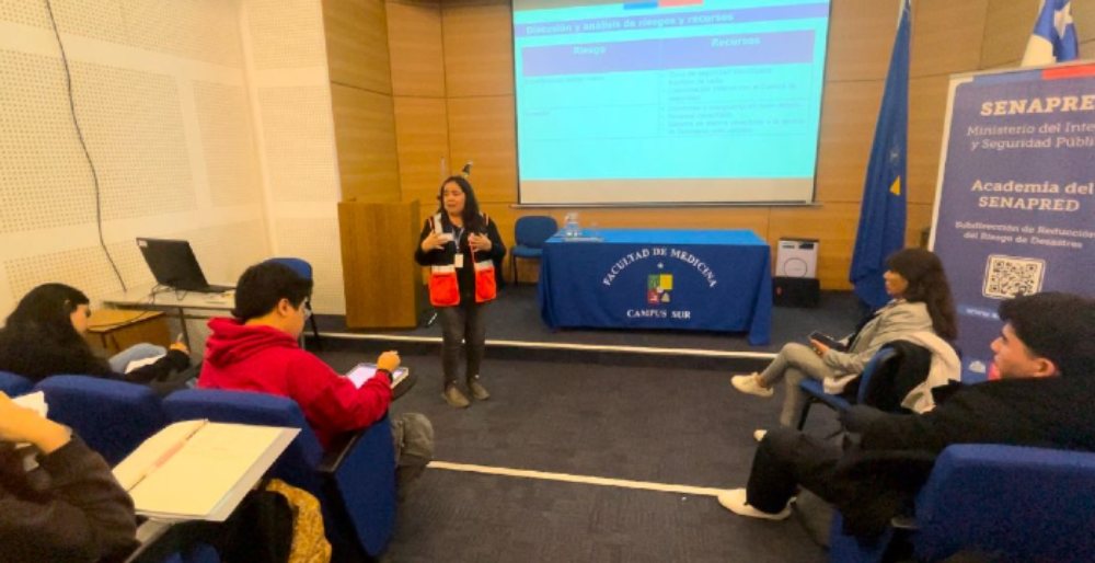 Escuela de Medicina integra contenidos de Gestión de Riesgo de Desastres para alumnos de primer año