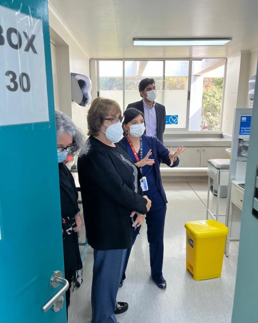 La profesora Ahlers junto a Clara Pinto, coordinadora general del Servicio Médico y Dental de Estudiantes