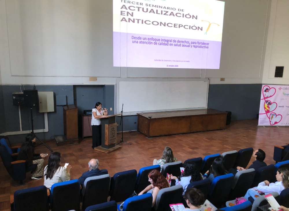 La profesora Pamela Aros señaló que "esta instancia forma parte de las actividades de extensión y vinculación con el medio que impulsa nuestro departamento, con el propósito de fortalecer el quehacer profesional y académico en salud sexual y reproductiva"