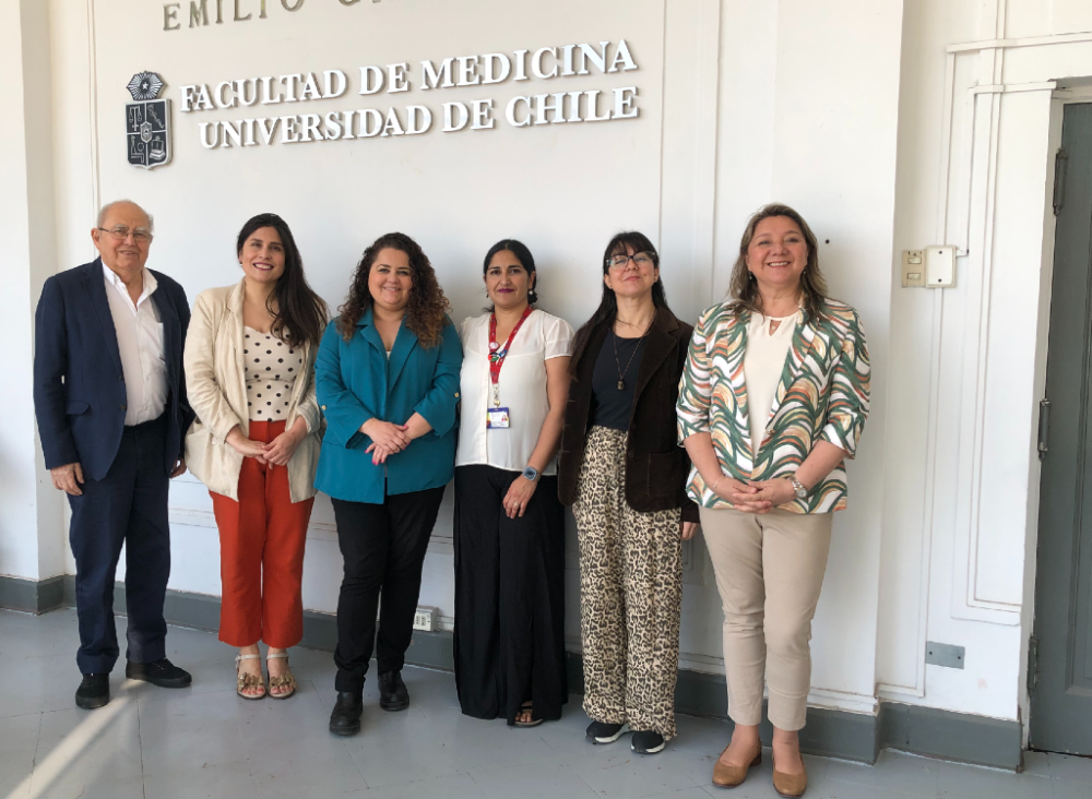 Doctor Guillermo Galán, Sophia Brunetto, de Laboratorio Organon, y las profesoras Alicia Carrasco, Pamela Aros, Sandra Jeldres y Judith Poza