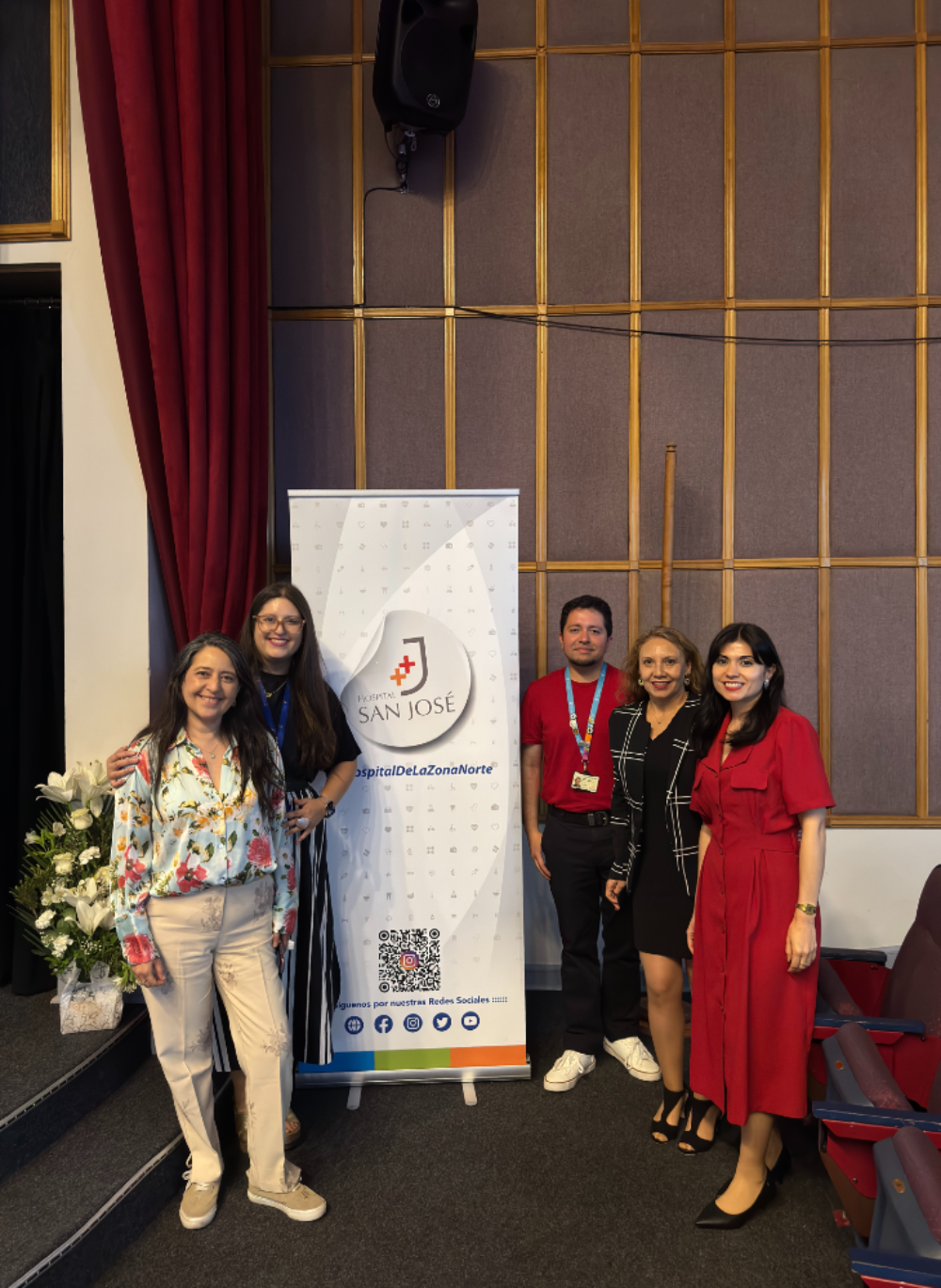 La IV Jornada de Extensión reunió a matronas y matrones de hospitales asociados, cuidadores y estudiantes, quienes compartieron experiencias e innovaciones en el cuidado neonatal y perinatal. 