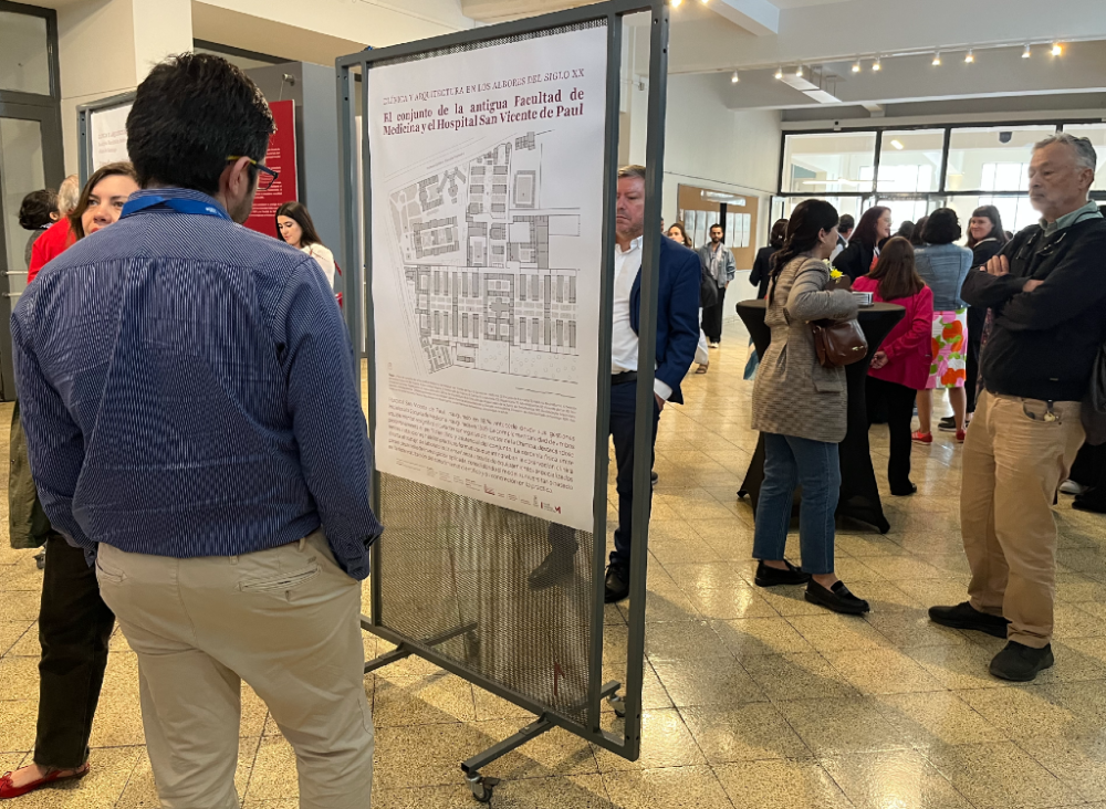 La primera exposición recoge la reconstrucción planimétrica de algunos edificios emblemáticos de nuestra institución