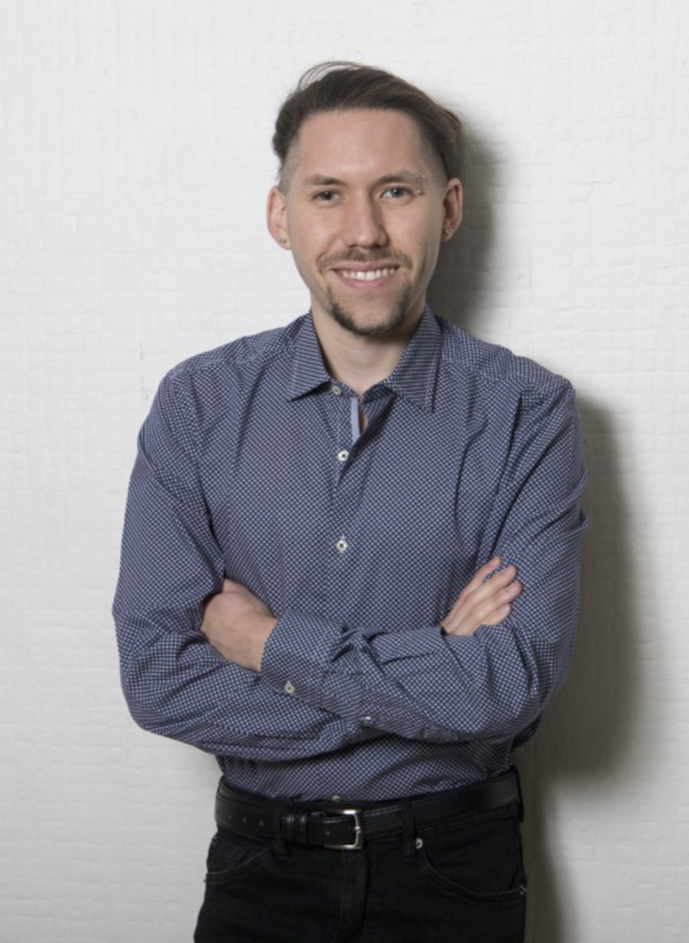 El profesor Larenas-Rosa relevó la importancia de aplicar diferentes criterios de accesibilidad universal en los espacios de práctica profesional