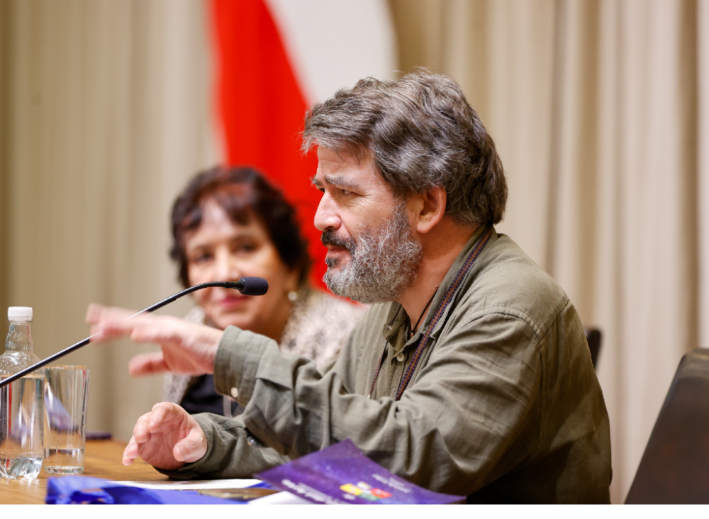 El escritor Armando Roa destacó que "un tema que cruza este libro, así como la vida de su editora, es el tema del otro, porque para darle peso humano a la realidad hay que reconocer al otro"