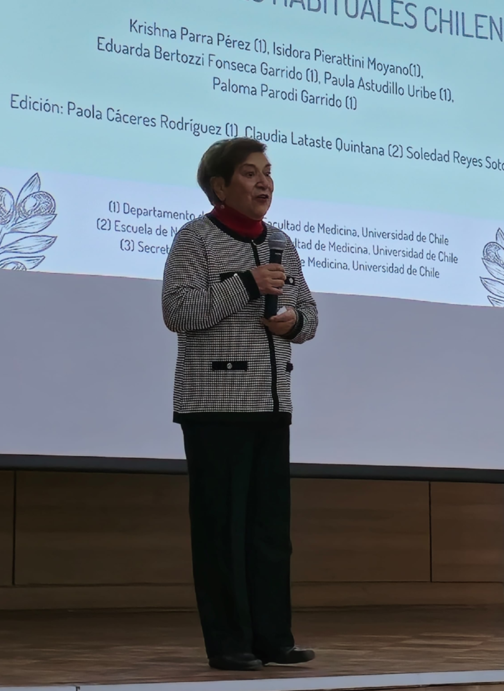 Durante el encuentro, se destacaron los aportes históricos del libro original, en voz de la profesora Argentina Mateluna -coautora del texto “Valor nutricional de las preparaciones culinarias habituales en Chile”, del año 2003. 