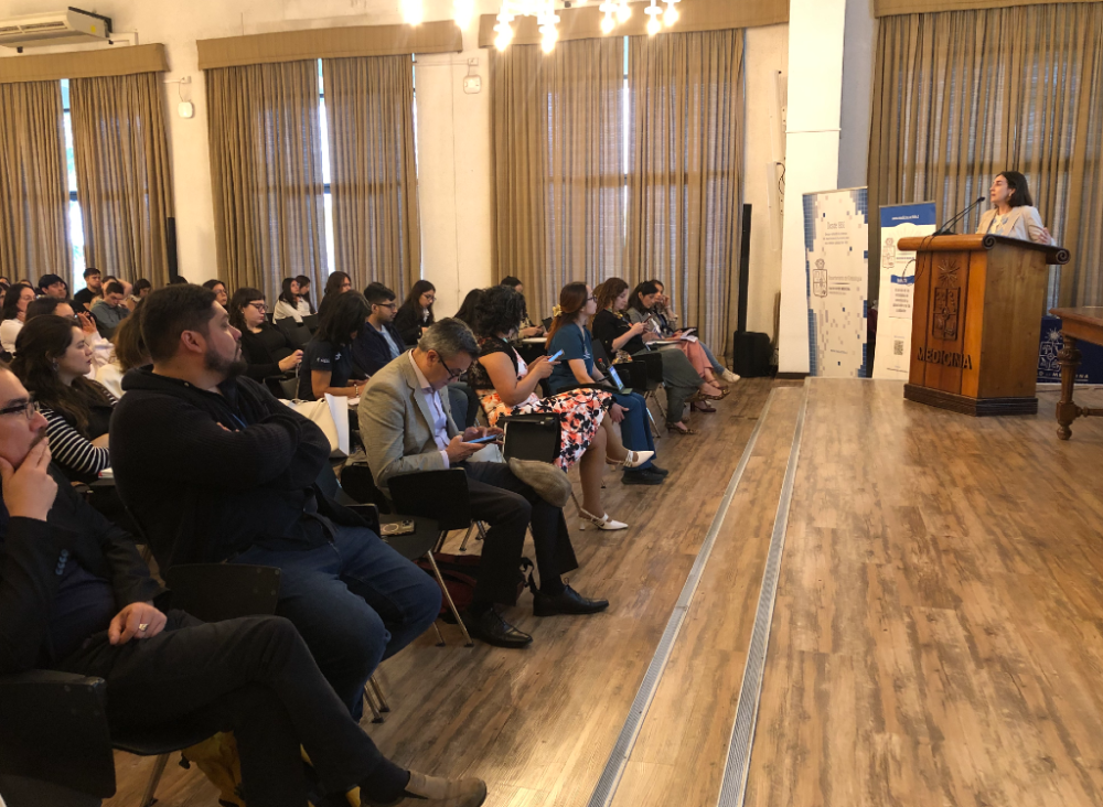 La doctora Lorena Tapia, directora de Extensión, señaló que “nos parece tan importante compartir avances que llegan finalmente a la comunidad y a los pacientes, en relación a los niños nacidos prematuros y de los cuidados que se deben tener a lo largo del tiempo con ellos"