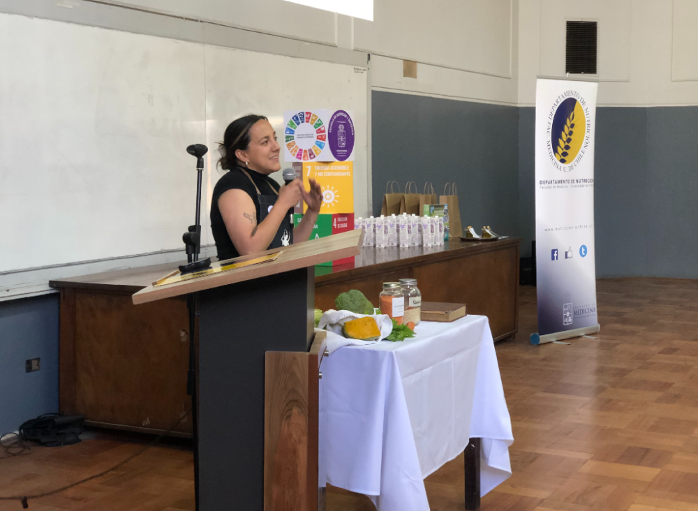 La chef Camila Peñaloza abordó el tema “Cocina sustentable y desperdicio cero” 