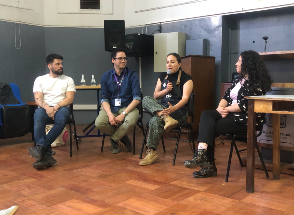 El doctorÓscar Barrera, el profesor Juan José Herrera, la chef Camila Peñaloza y la profesora Paola Cáceres durante la mesa redonda