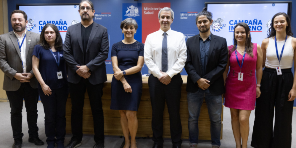 Profesor Leonardo Basso, ministra Ximena Aguilera y doctor Juan Pablo Torres, junto al equipo del Ministerio de Salud 
