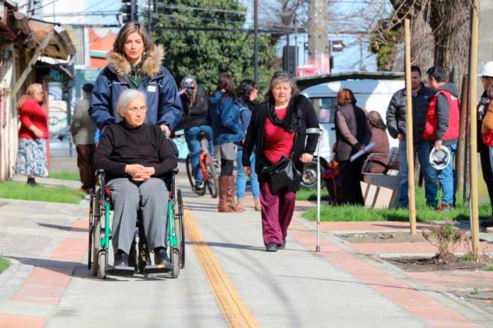 “Inclusión social urbana, accesibilidad y movilidad sustentable: Personas mayores y/o con discapacidad, y otros grupos vulnerados” se denomina una de las iniciativas que ejecutará la Universidad de Chile.