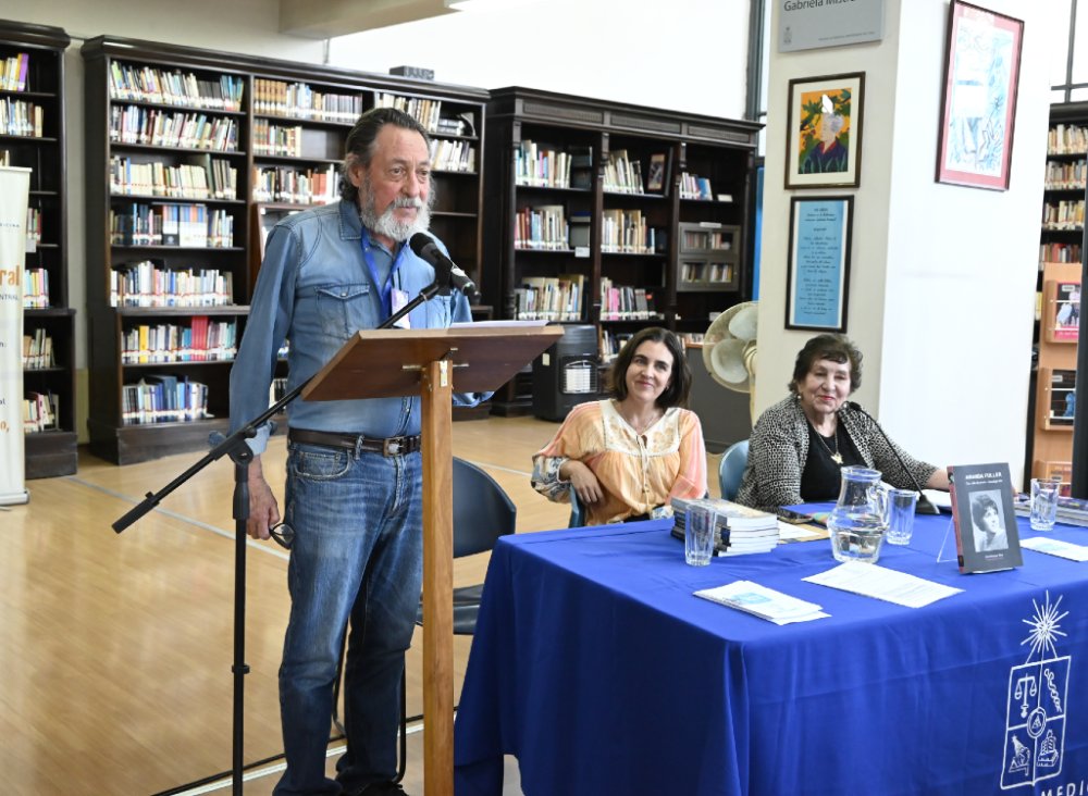 El profesor José Navarro destacó que "de todos sus libros, ella nos dejó su “Huella y Presencia”, siete tomos escritos entre 1992 y 2005: trece años de trabajo, mil seiscientas veintidós páginas"