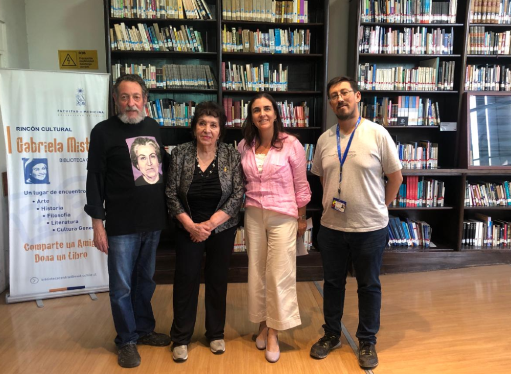 Profesor José Navarro, poetisa Amanda Fuller, doctora Lorena Tapia y Javier Morales. 