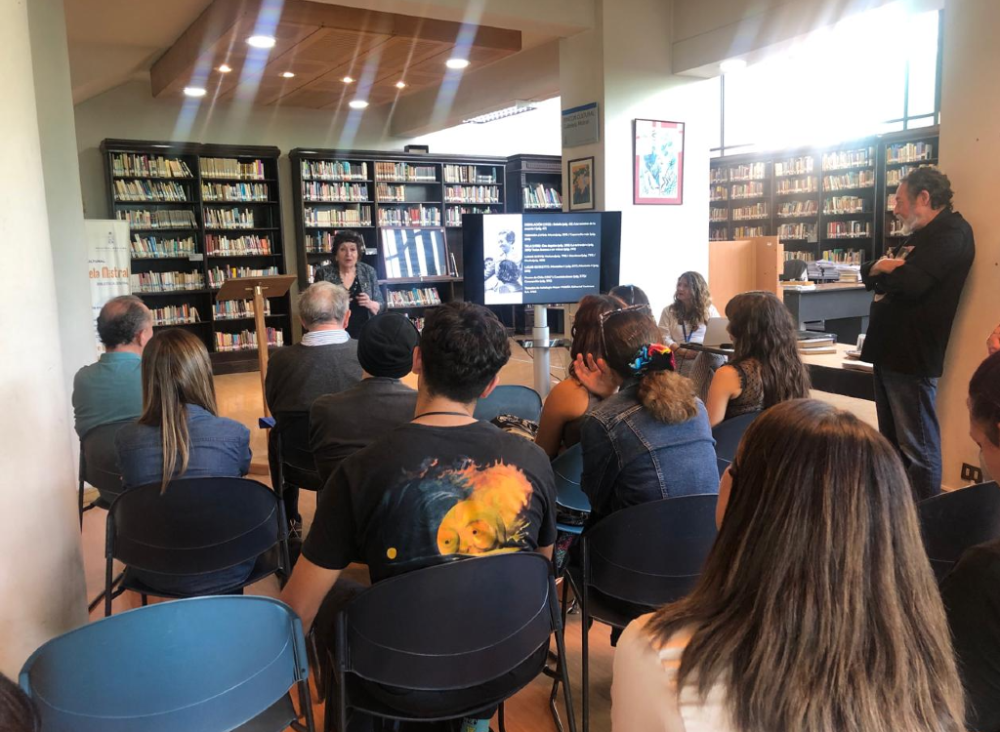 Amanda Fuller hizo un llamado a continuar con las actividades humanistas, para luego declamar "Sonetos de la Muerte", de Gabriela Mistral.