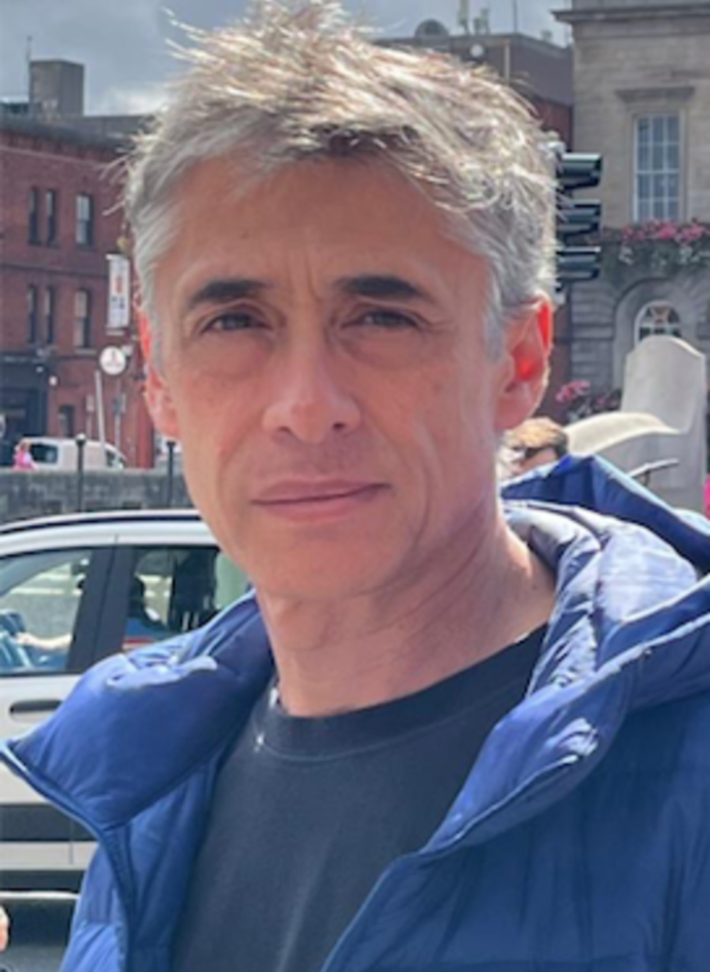 Doctor Rodrigo Naves, director del Laboratorio de Neuroinmunología y tutor de Andrea Flores