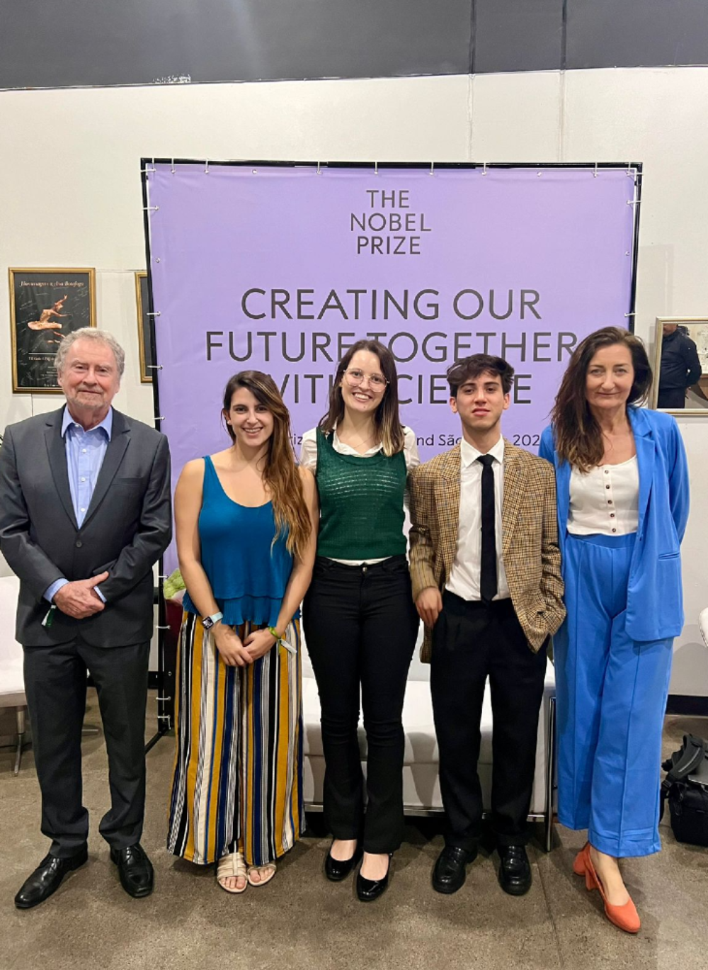 Luiz Davidovich, físico brasileño; Lucía del Valle, emprendedora de OpenBeauchef y estudiante del Doctorado en Ciencias Médicas; Heloísa Paterno, estudiante universitaria de Brasil; Isaac Díaz, estudiante de Costa Rica; y May-Britt Moser, Premio de Medicina (2014). 