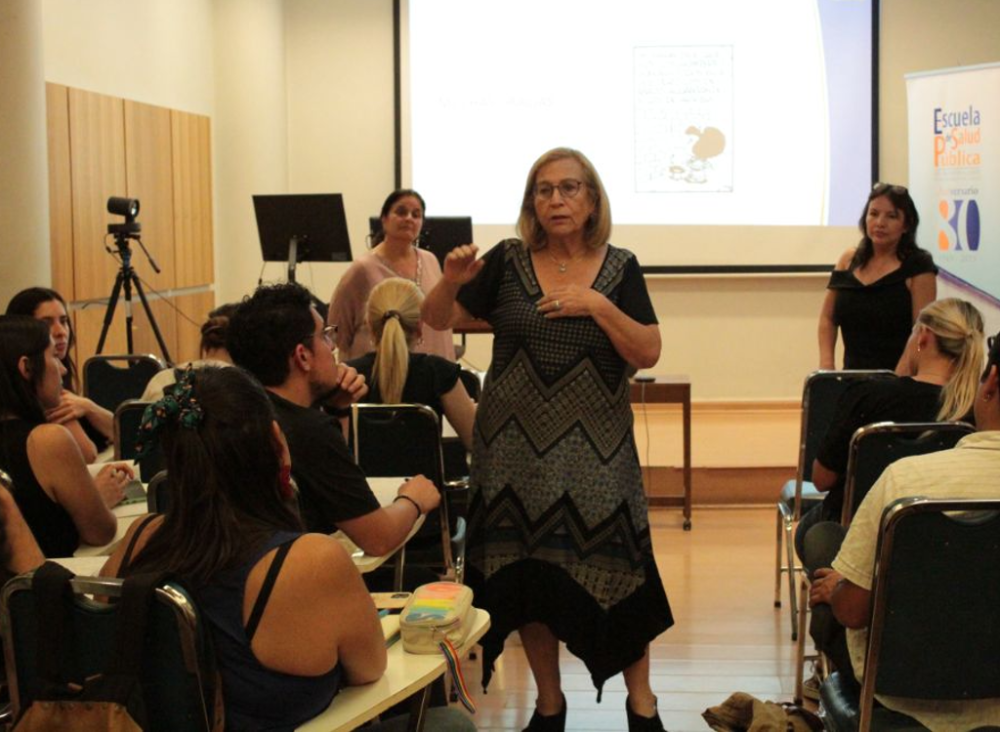 La Conferencia inaugural estuvo a cargo de la diputada de la República y ex ministra de salud, doctora Helia Molina, quien además es ex alumna del mismo programa. 