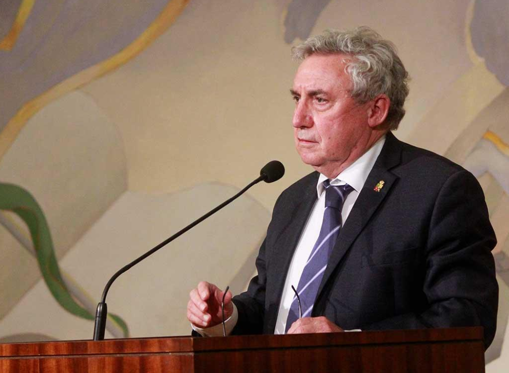 "Esta elección, que se ha dicho muy bien que fue impecable, se da, entonces, en el contexto de la institucionalidad de esta Universidad única", destacó el rector Ennio Vivaldi.