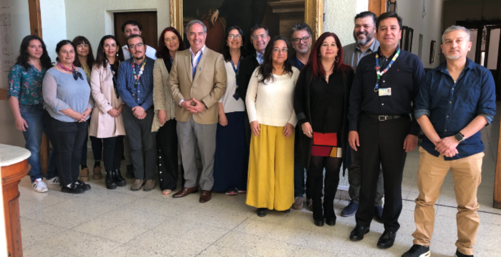 La Comisión PDI junto al decano de la Facultad de Medicina, doctor Miguel O'Ryan