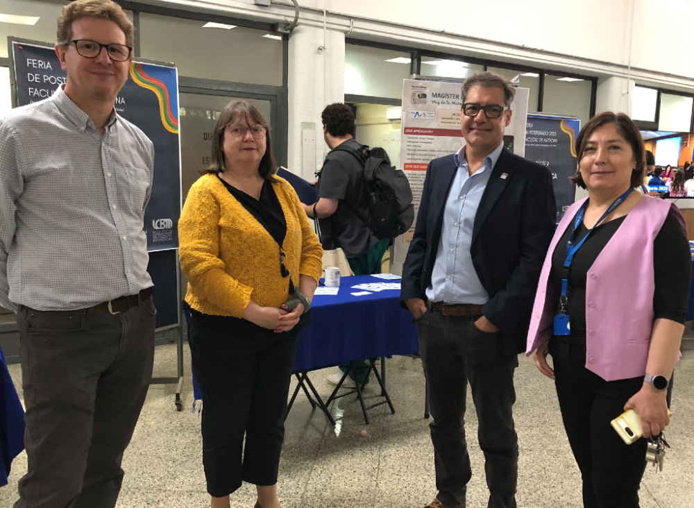 Doctores Fabian Magne y Vivian Luchsinger, del Programa de Magister en Microbiología; el doctor Emilio Herrera, director del ICBM, y profesora Marcela Díaz, directora de Pregrado. 
