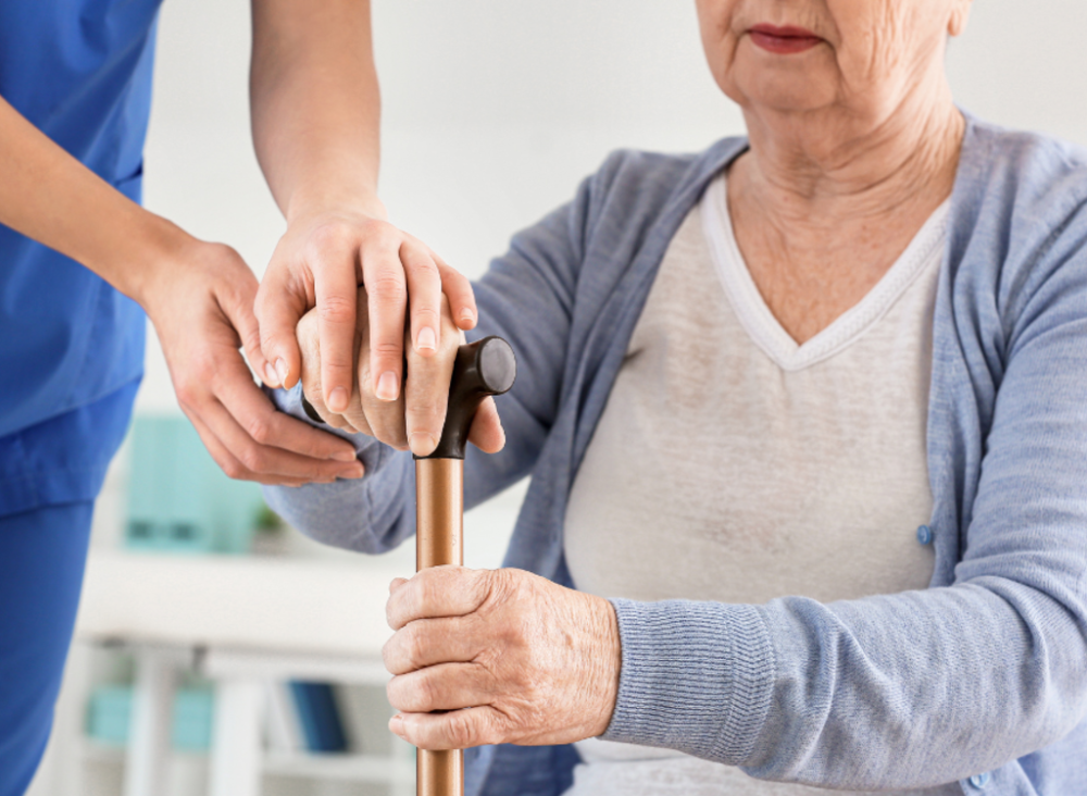 El bioquímico y doctor en Ciencias Biomédicas de la Universidad de Chile, ha enfocado su carrera científica en la neurociencia y neurofisiología, con un enfoque en la enfermedad de Parkinson y en las terapias basadas en la estimulación eléctrica del sistema nervioso.