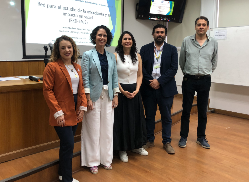 Doctores Francisca González, Ana Pereira, Loreto Abusleme, Mauricio Farfán y Patricio Retamal, integrantes de Red EMIS