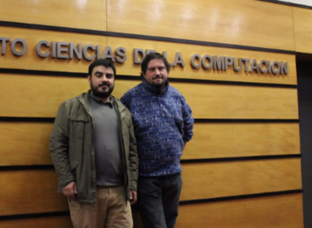 Profesores Mauricio Cerda, del ICBM de la Facultad de Medicina, y Francisco Gutiérrez, del Departamento de Computación de la Facultad de Ciencias Físicas y Matemáticas, dos de los tres miembros del equipo de Ingeniería REMEMVER.