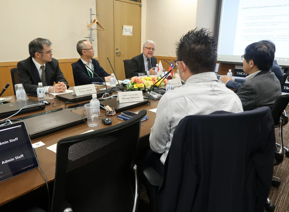 En los comentarios de cierre, el doctor Kukuljan expresó su agradecimiento por la oportunidad de tener intercambios de ideas tan significativos para mejorar las relaciones entre la Tokio Medical and Dental University y la Universidad de Chile 