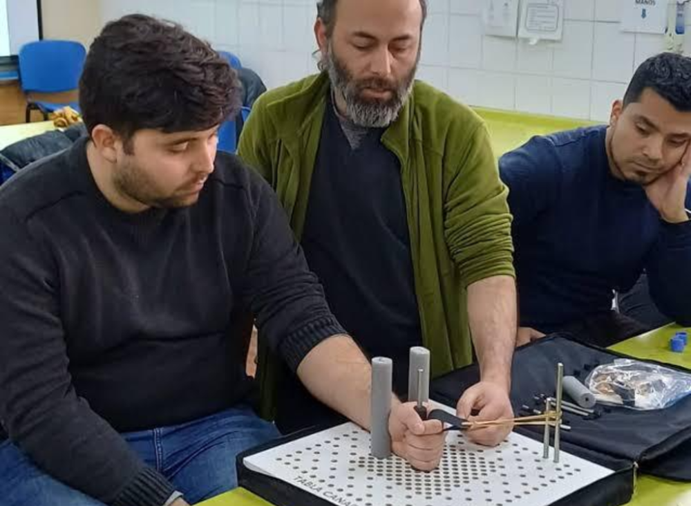 Según explica el profesor Óscar Hernández, "somos líderes porque tenemos el único programa de magíster vigente en Chile, que está articulado y hace sinergia con la formación de pregrado" 