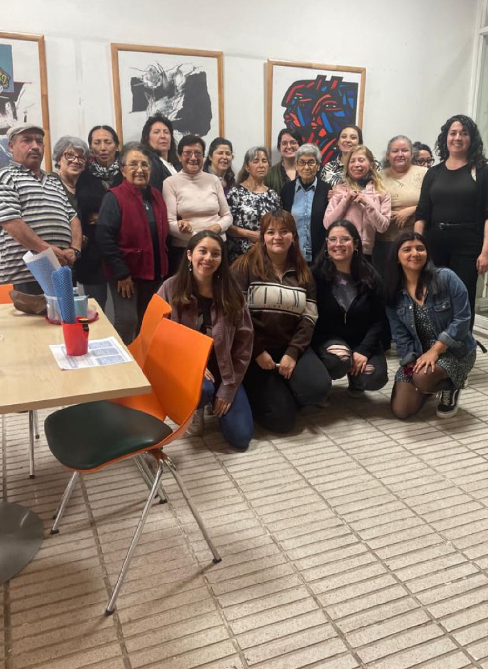 El grupo Inka Newen junto a docentes y estudiantes de Fonoaudiología que impartieron los talleres