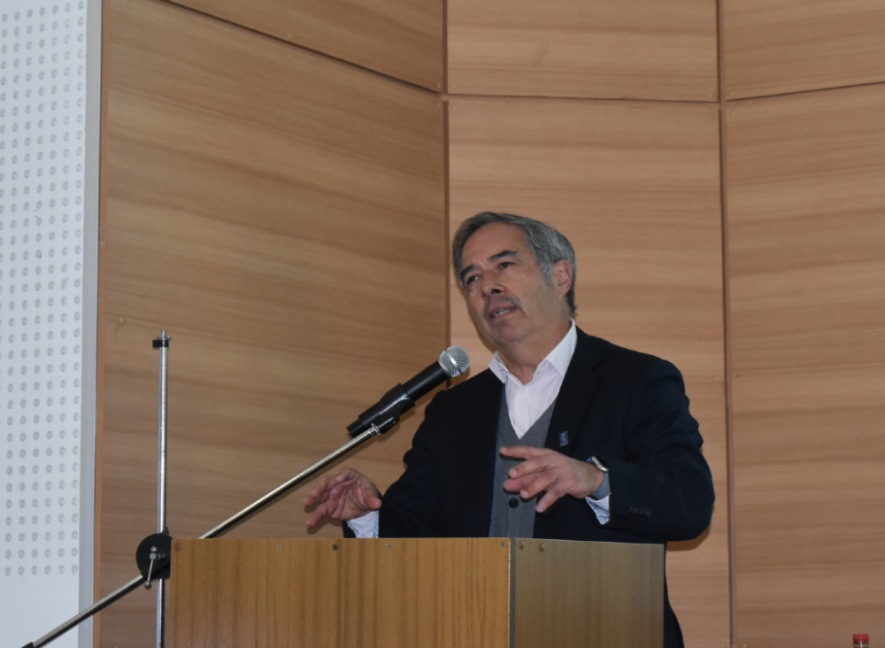 El doctor Miguel O'Ryan llamó a los nuevos titulados a seguir avanzando profesionalmente desde una mirada crítica y autocrítica.