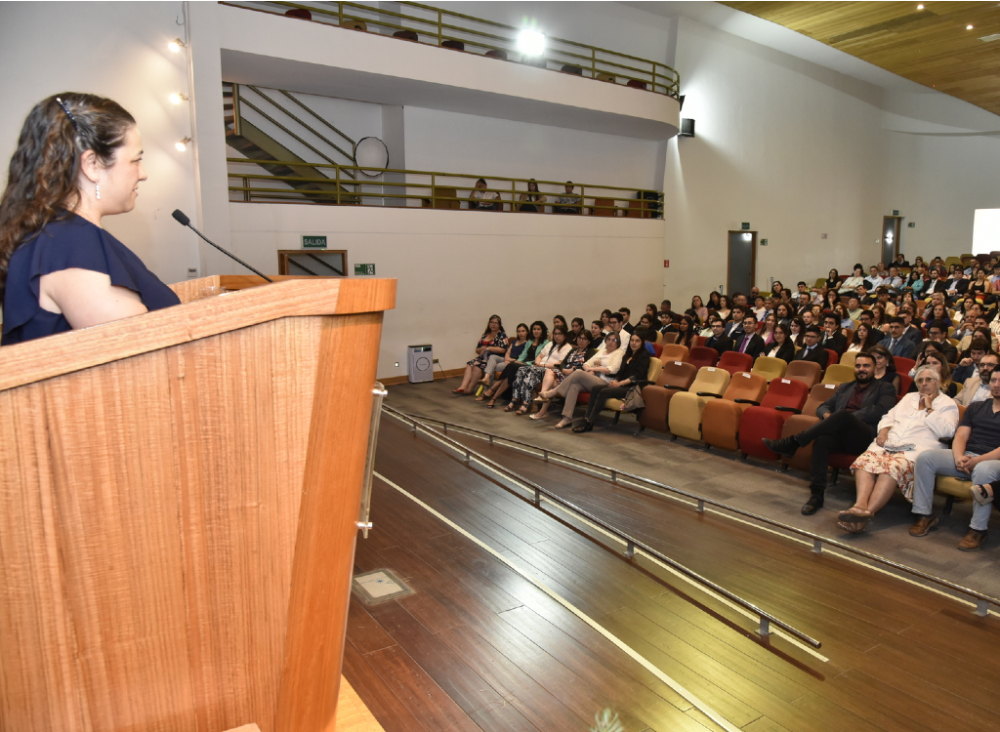 "Verlos hoy convertidos en tecnólogos y tecnólogas médicos, empoderados y profesionales de quienes podemos estar orgullosos, es un privilegio", dijo la profesora Fabiola Cerfogli. 