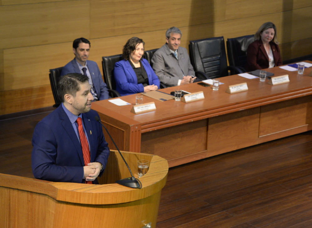 El profesor Cristián Pérez relevó la capacidad de los nuevos titulados de sobreponerse a las dificultades que les tocó enfrentar como generación