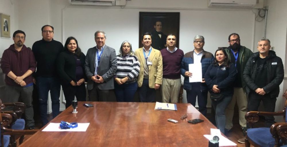 El doctor Miguel O'Ryan; Cristián Nabalón, director Económico y de Gestión Institucional y Aldo Barbagelata, subdirector de Relaciones Humanas, junto a los representantes de AFUCH Medicina Norte y AFUCH Campus Medicina