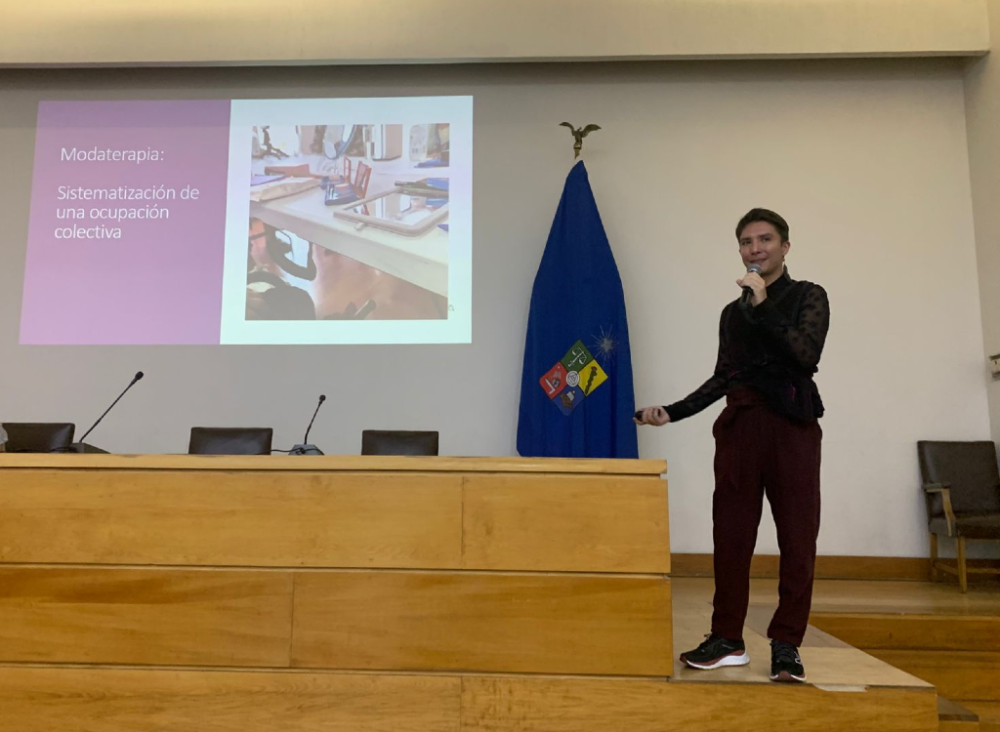 El docente Daniel Lagos presentó su investigación “Modaterapia: Sistematización de una ocupación colectiva”.