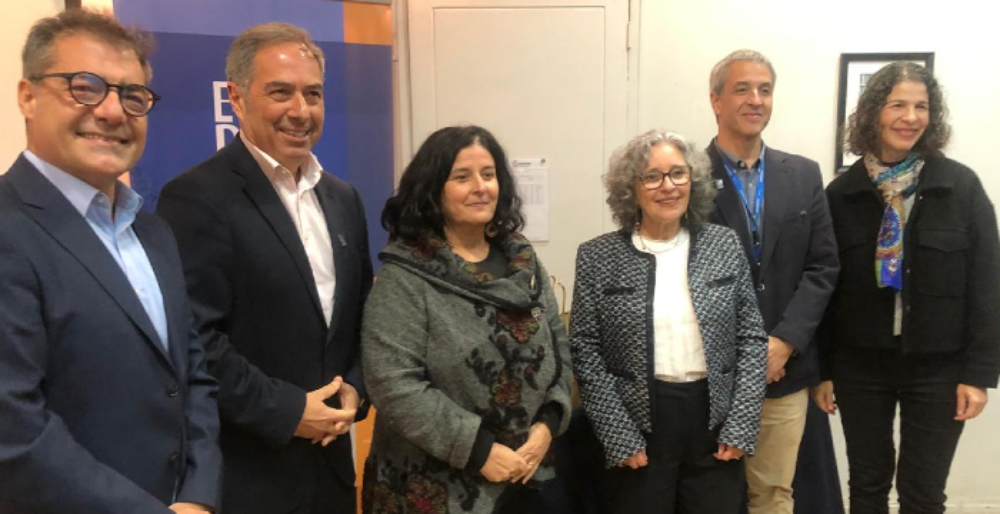 Doctores Emilio Herrera, director del Instituto de Ciencias Biomédicas; Miguel O'Ryan, decano de la Facultad de Medicina; Lorena Rodríguez, directora de la Escuela de Salud Pública; Josiane Bonnefoy, vicerrectora de Asuntos Estudiantiles y Comunitarios de la U. de Chile y académica de la ESP; Juan Pablo Torres, vicedecano, y Marinella Mazzei, subdirectora de la ESP