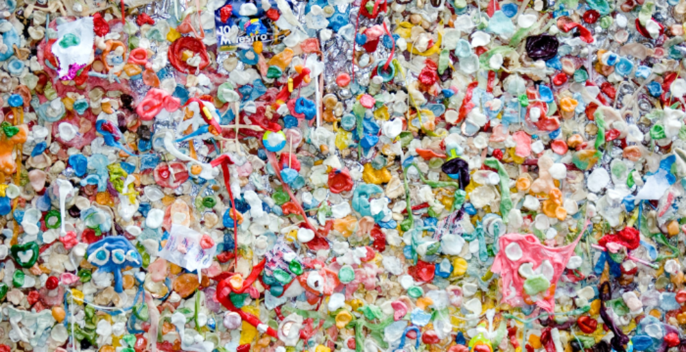 El estudio apunta a conocer cómo afecta la inhalación del microplástico –además del humo de cigarrillo- a la microbiota pulmonar. 