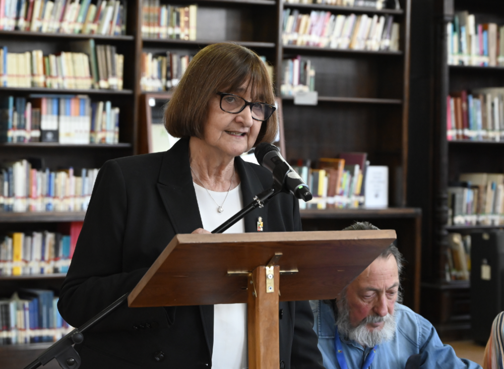 La rectora, doctora Rosa Devés, destacó el sentido de comunidad que recogen los libros de Amanda Fuller