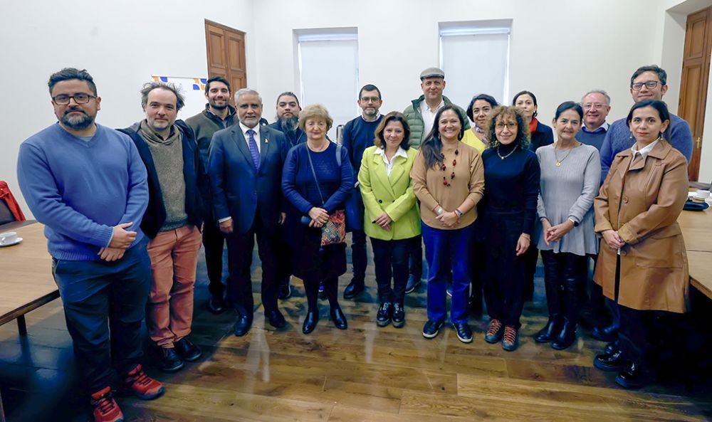 La charla organizada por el Consejo de Evaluación, tuvo como objetivo central generar un espacio de reflexión conjunta sobre las transformaciones de la educación superior y la visión de las comisiones locales sobre su rol en la evaluación académica en este contexto.