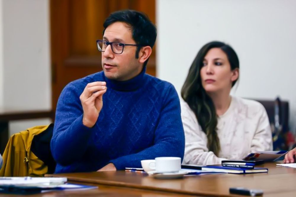 Daniel Opazo, director académico y de Relaciones Internacionales de la Facultad de Arquitectura y Urbanismo, señaló "Los procesos de aseguramiento de la calidad tienen que servir para promover un debate interno en torno a, por ejemplo, qué entendemos por calidad y cómo respondemos a estos esquemas de acreditación nacionales."
